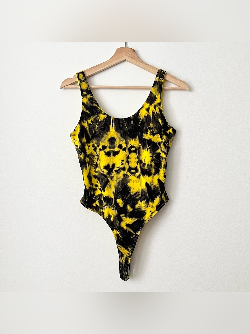 Swank A Posh Women's Tank Bodysuit Size L Yellow Black Abstract Bold Sexy USA
